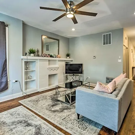 Remodeled Chicago Apartment Less Than 9 Mi To Downtown